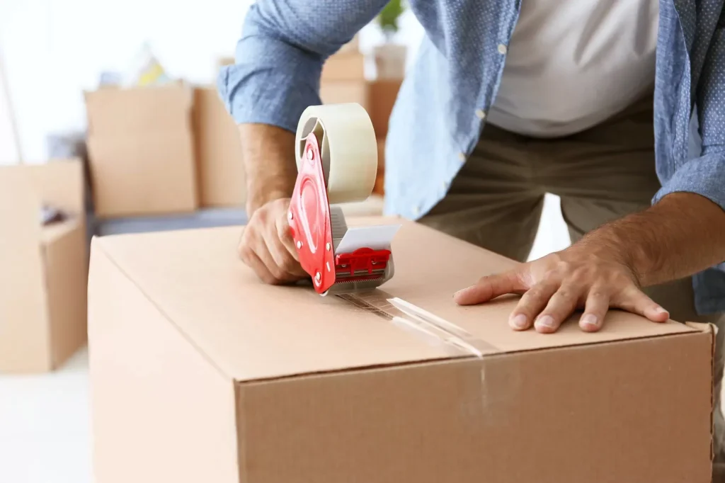 Evden eve nakliyat sürecinde doğru paketleme malzemelerini seçmek, eşyalarınızın güvenliği ve taşınma sürecinin kolaylığı için kritik öneme sahiptir. İşte adım adım rehber ve pratik öneriler.